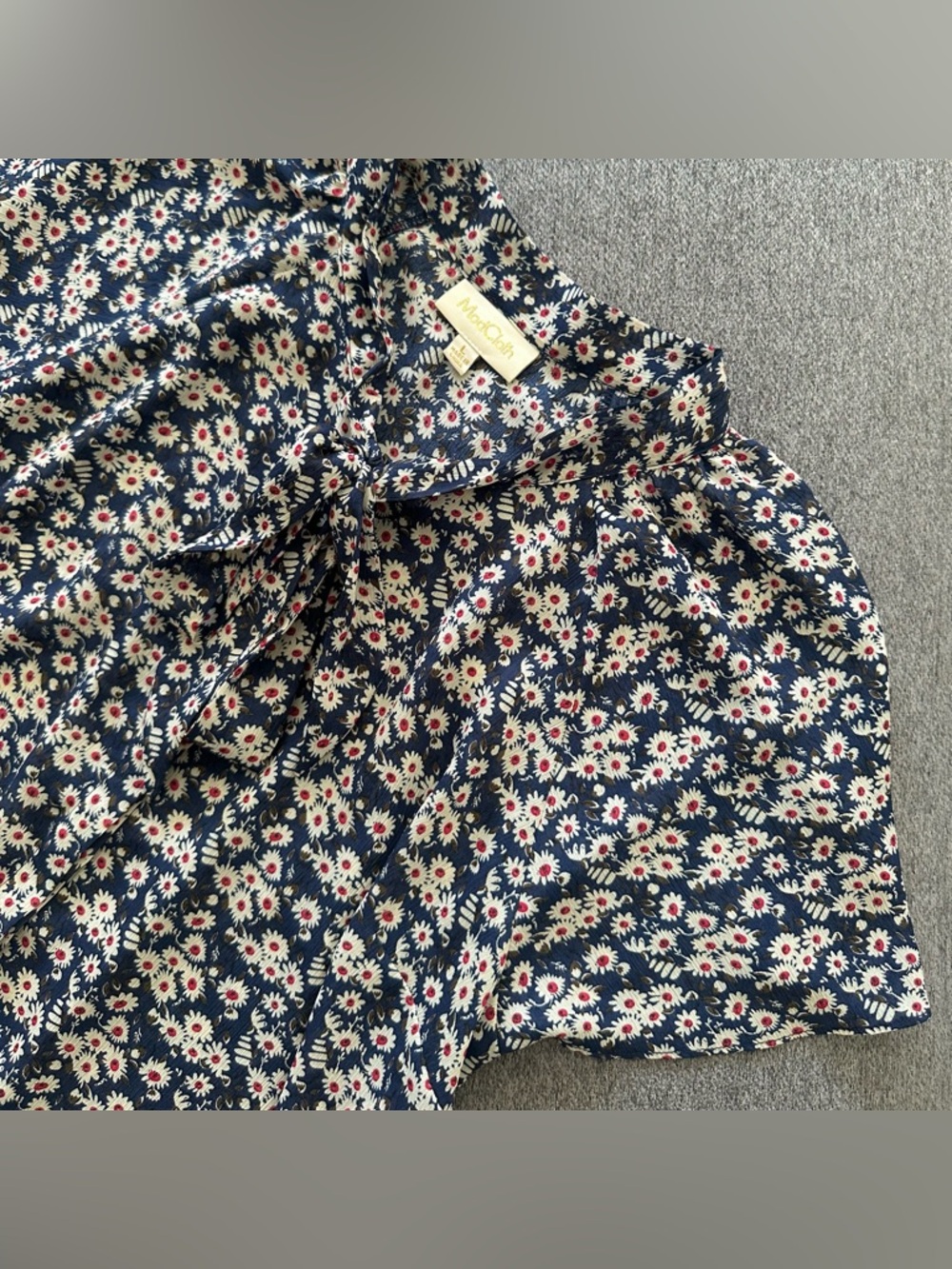 Modcloth Floral Sheer Short Sleeve Tie Neck Button Down Blouse Top Large - Picture 3 of 5